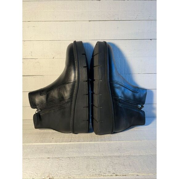 Clarks Black Leather Ankle Boots Women’s 8.5 EU39.5 Wedge Comfort Shoes - Picture 3 of 8